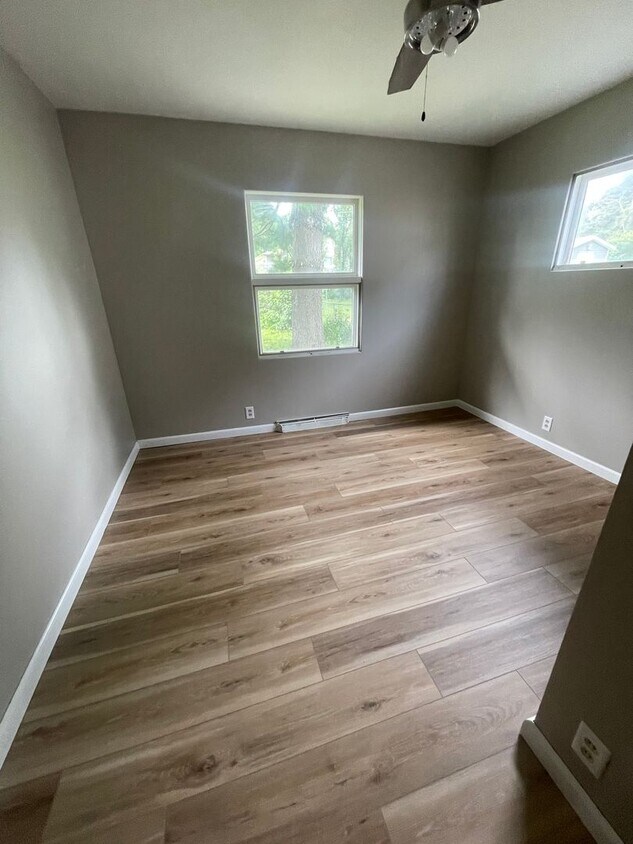 Building Photo - 3 bedroom, 1 bath home for rent in great l...