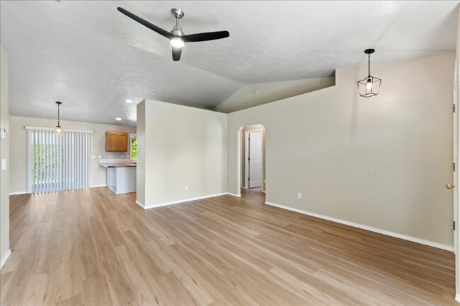 Building Photo - 4521 N Draft Ave