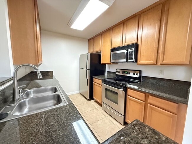 Foto del edificio - Resort-Style 2BR/2BA First-Floor Condo in Gated Lucera Community Near UTC