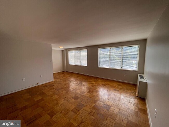 Foto del edificio - 10201 Grosvenor Pl