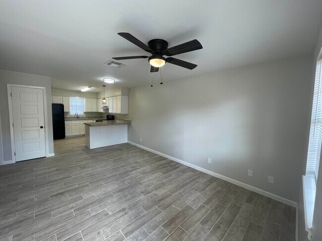 Building Photo - 3001 E Price St