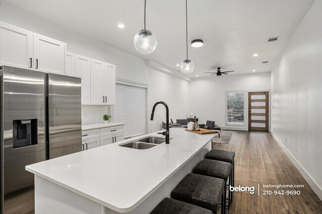 Building Photo - 321 Porter St