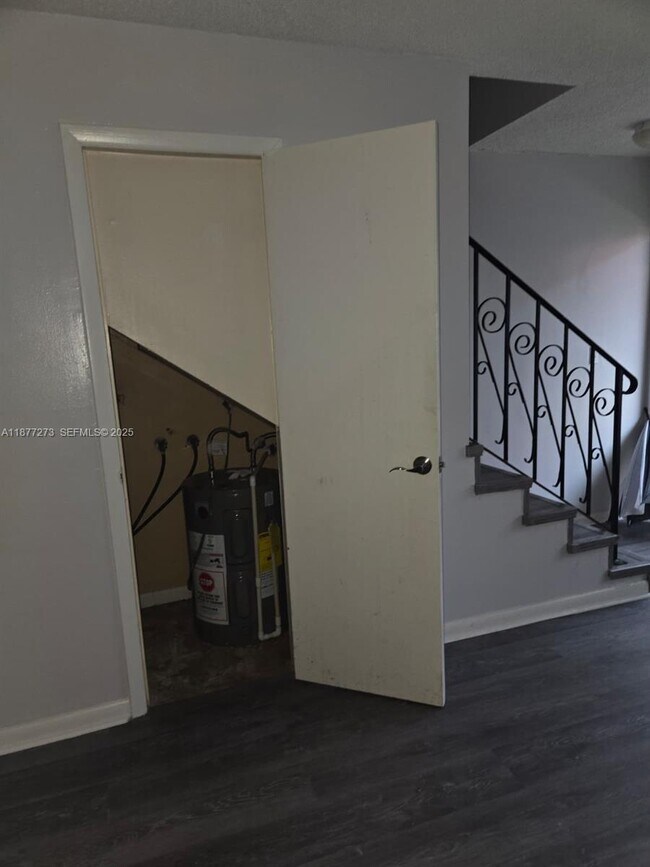 Foto del edificio - 5221 NW 27th St