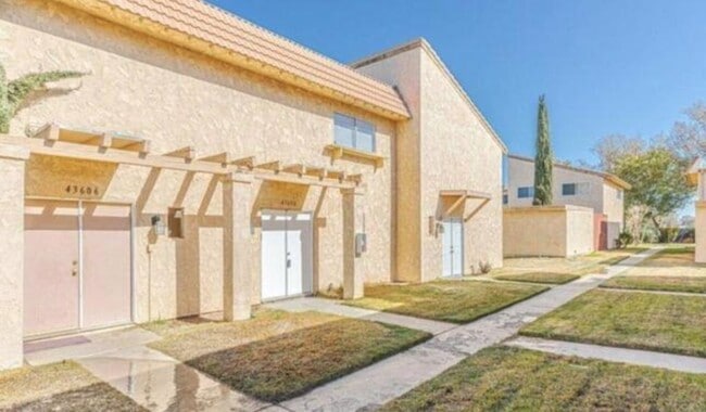 Building Photo - 43647 Stanridge Ave