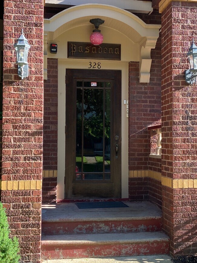 Building Photo - 328 4th St