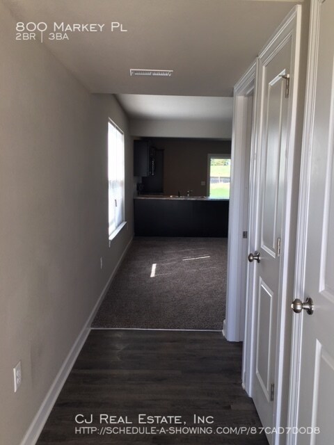 Building Photo - 800 Markey Pl
