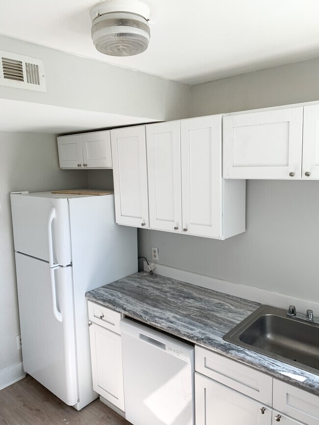 Updated kitchen - 4600 Fort Jackson Blvd