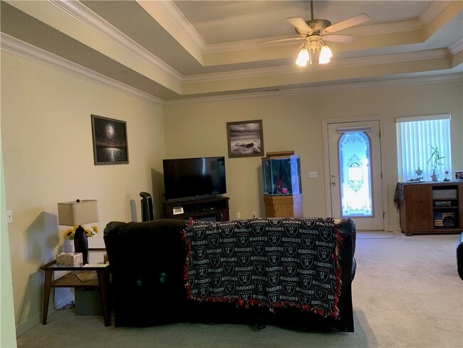 Building Photo - 746 Larkspur Ln