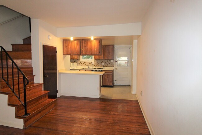Building Photo - 248 S Alder St