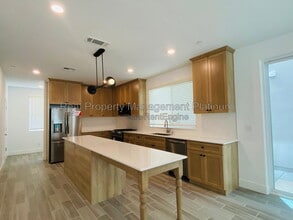 Building Photo - 2752 E Tamarind Dr