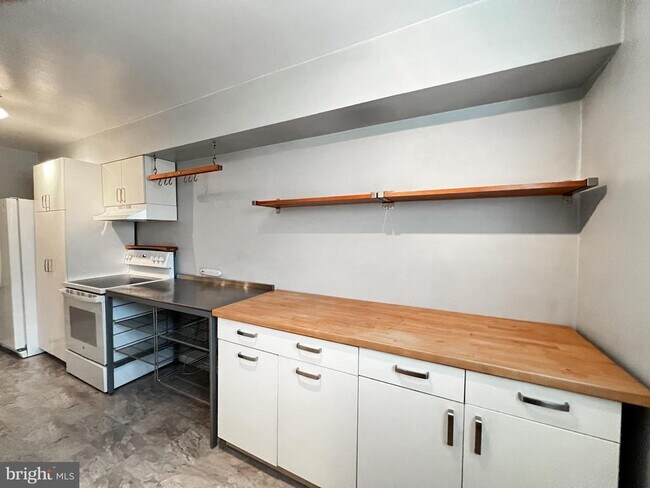 Foto del edificio - 12824 Epping Terrace