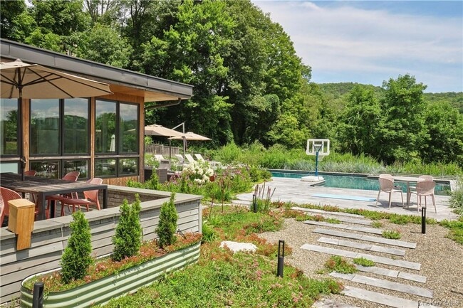 Building Photo - 194 Pleasant Ridge Rd