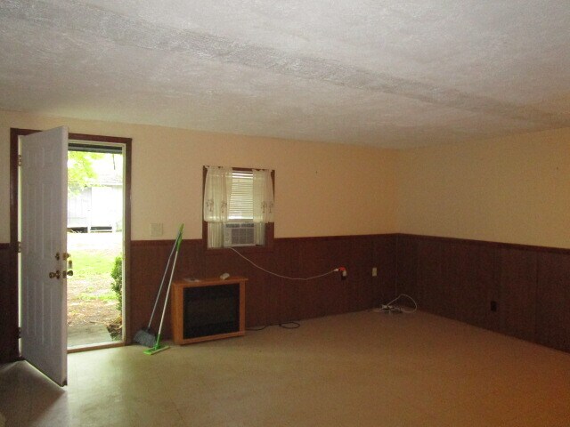 Building Photo - 413B Henry St