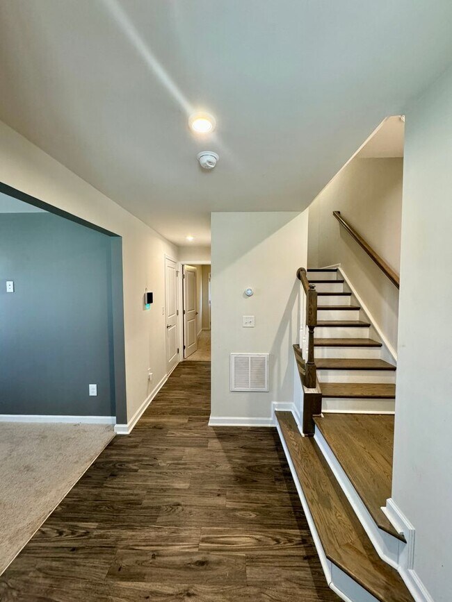 Foto del edificio - 3BR/2.5BA End Unit Townhome