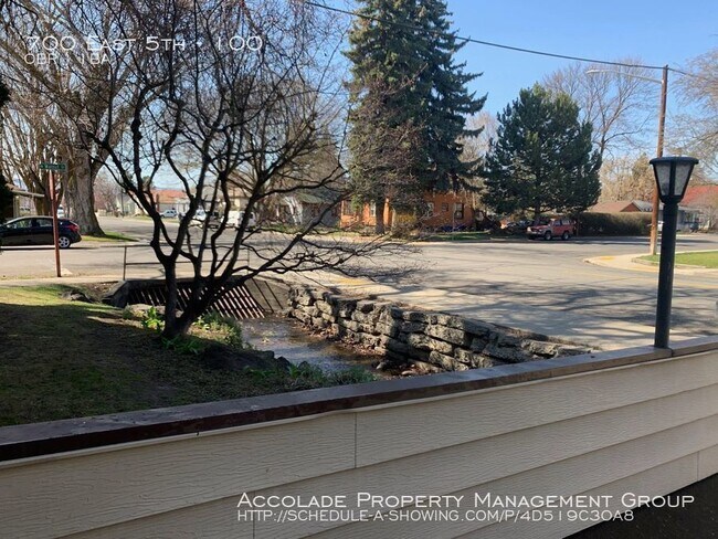 Building Photo - Studio Apartment Great Downtown Location!