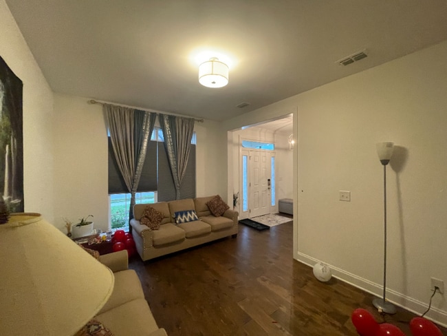 Photo - 1066 Dovecrest Way House