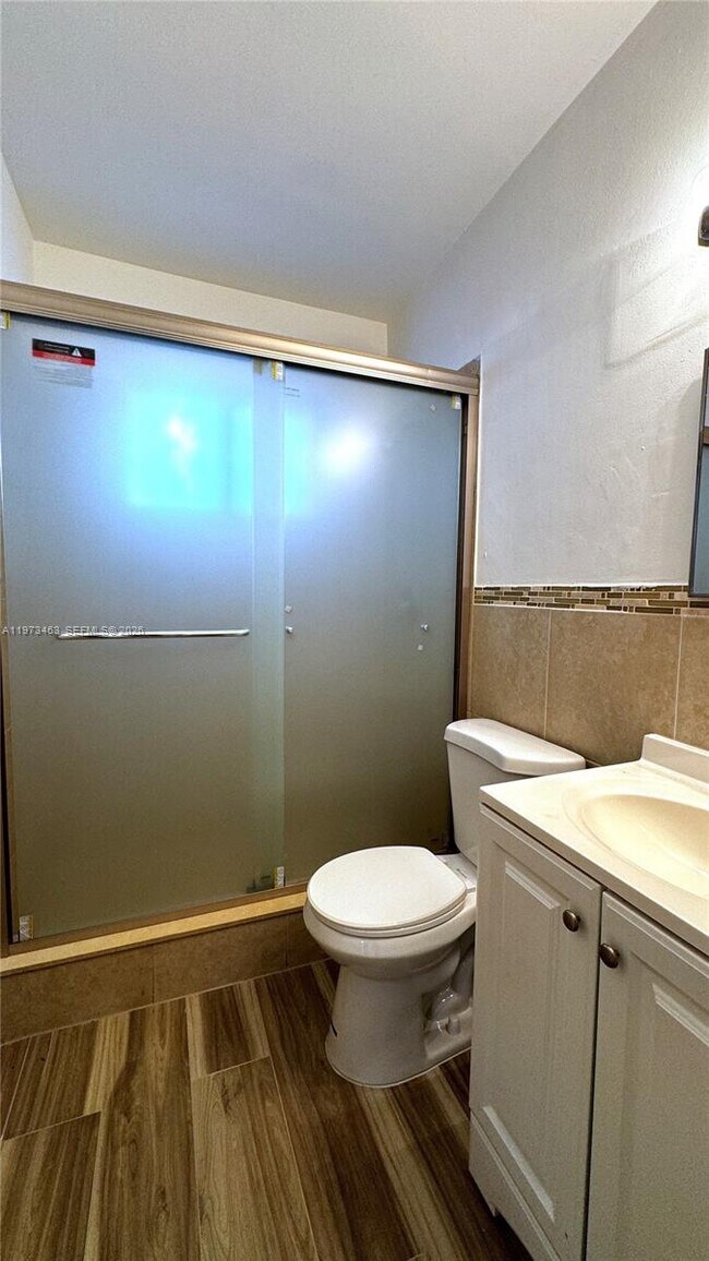 Foto del edificio - 120 NE 55th St