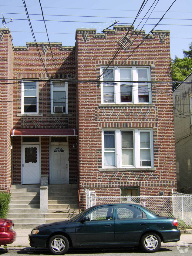 Primary Photo - 3302 Seymour Ave