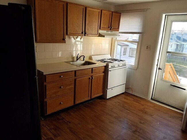 Building Photo - 2115 Wilson Ave