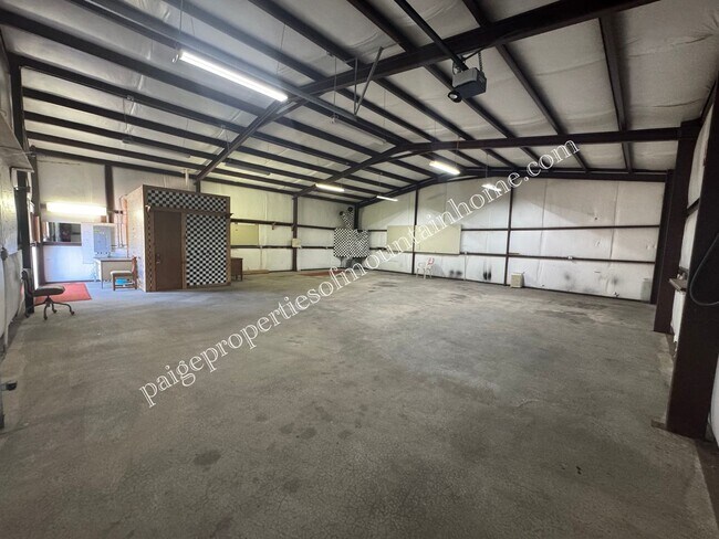 Building Photo - 1,600 Sq Ft Shop Space in Midway, AR – Inc...