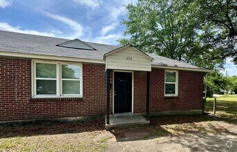 Building Photo - 652 Miller Rd