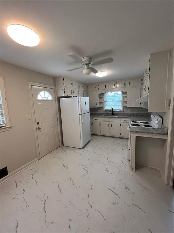 Building Photo - 66 Larose Dr SW