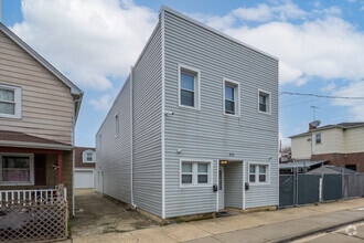 Building Photo - 212 Jefferson Ave