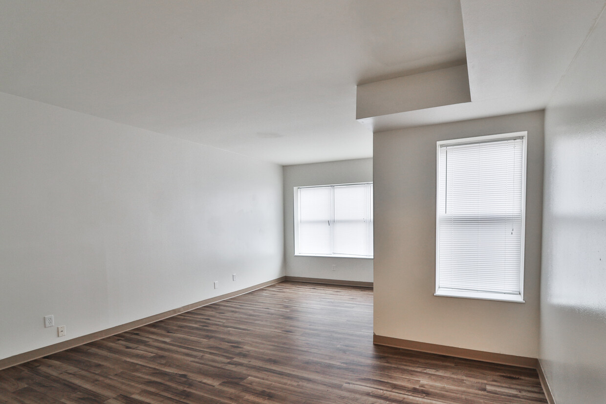 Foto principal - 5527 Pershing Ave