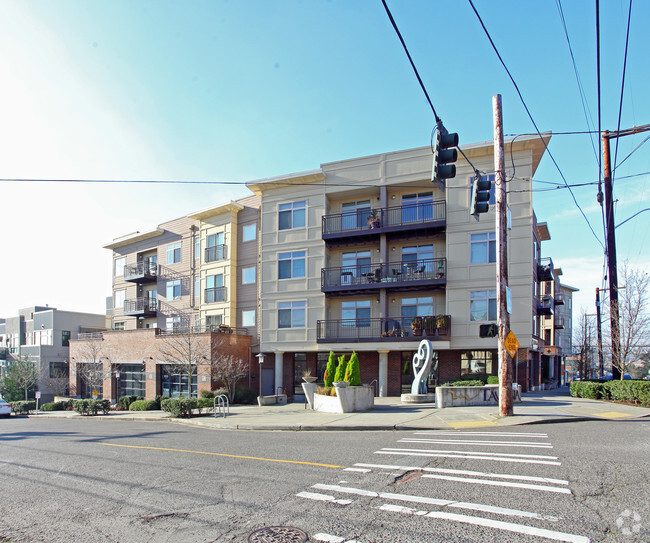 Building Photo - Tavona