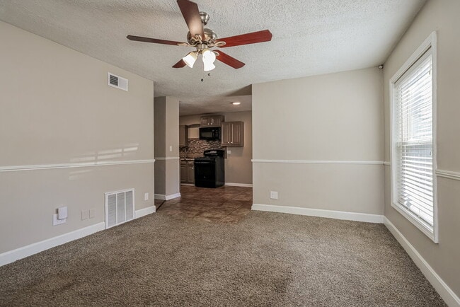 Building Photo - 4724 Granada Dr