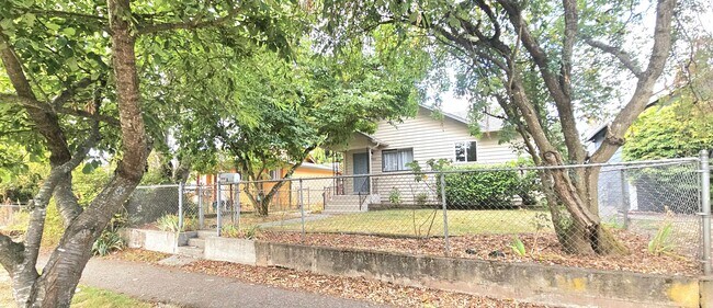 Foto del edificio - Sweet deal! 3bed/1bath Single Family home ...
