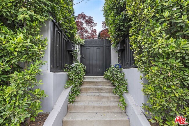 Foto del edificio - 7403 Hawthorn Ave