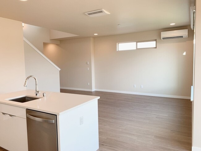 Building Photo - Lease Takeover Available 12/9/25! Sunny 3 bdrm, 2.5 bath in Cordata Neighborhood