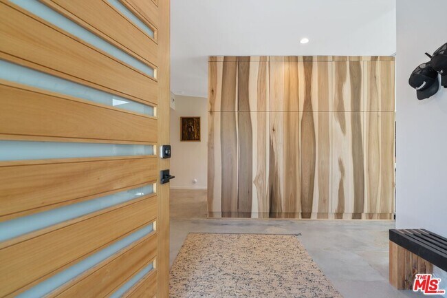 Foto del edificio - 2820 Nichols Canyon Pl
