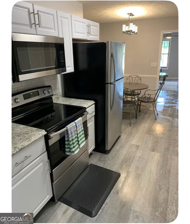 Foto del edificio - 856 Five Forks Trickum Rd SW