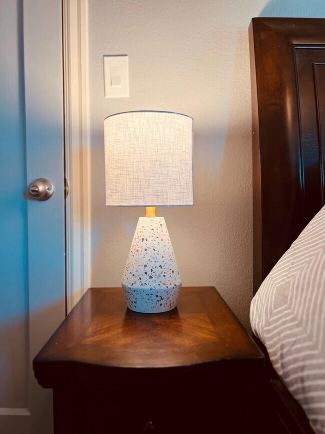 Foto del edificio - 2 Bed, 1 Bath Newly Renovated Rental