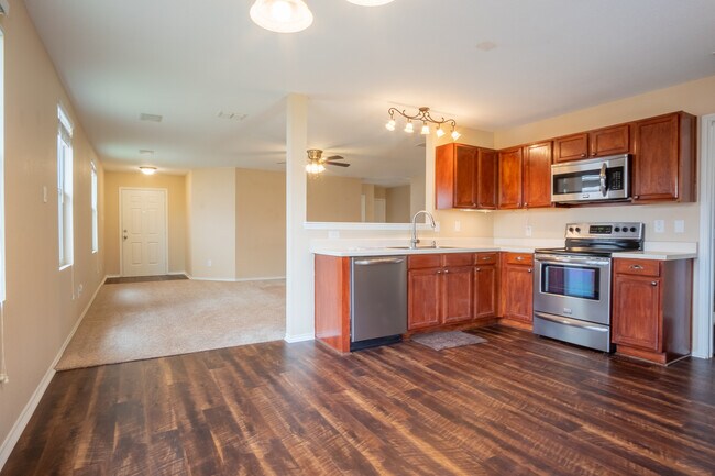 Building Photo - 1705 Baxter Springs Dr