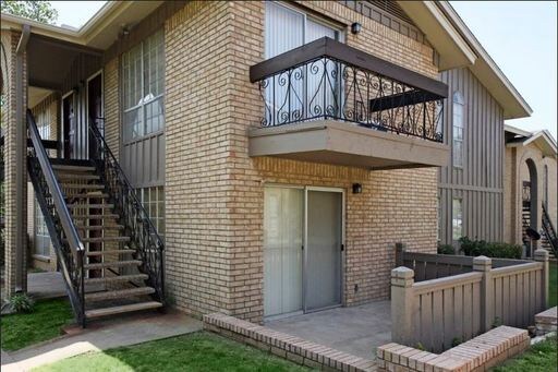Foto del edificio - 7457 E 49th St