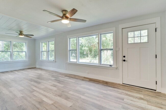 Building Photo - 129 Sioux Trail