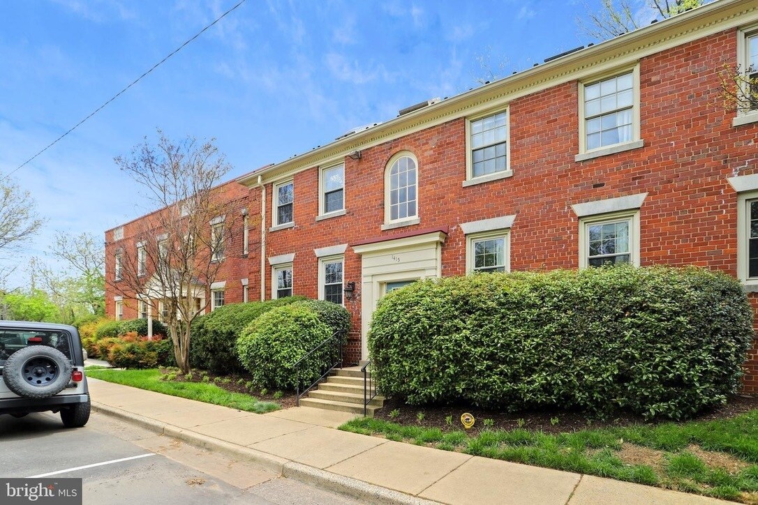 Red brick exterior. - 1415 E Abingdon Dr