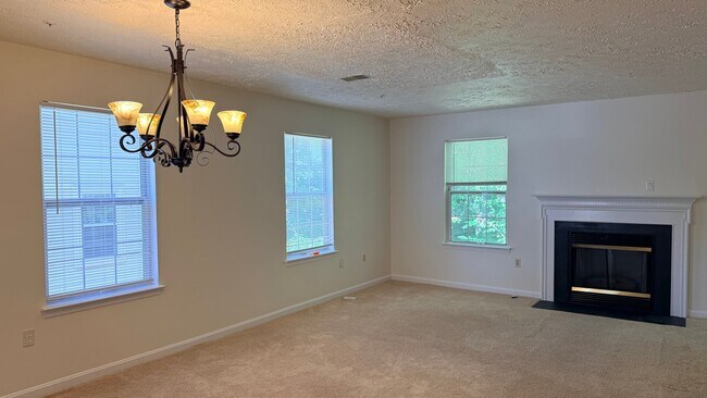 Foto del edificio - 7290 Mahogany Dr