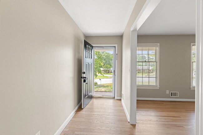 Foto del edificio - 221 Kings Chapel Rd