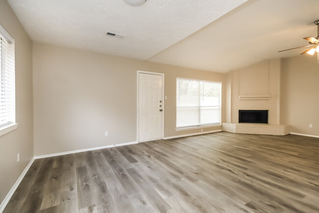 Foto del edificio - 21206 Waymare Ln