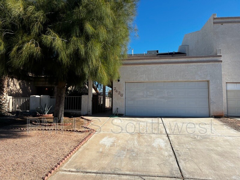 Foto principal - 2436 Lakeside Dr