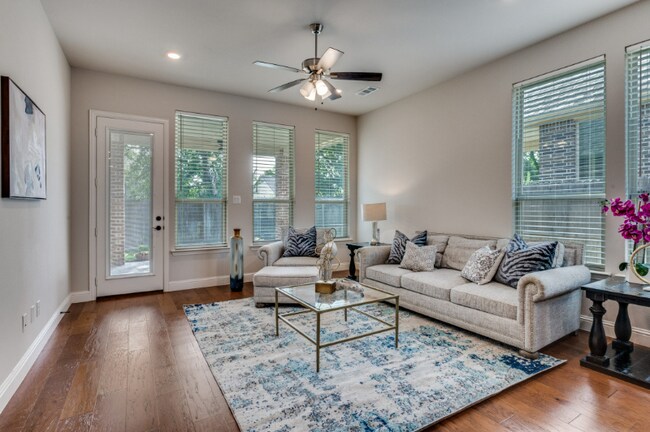 Foto del edificio - 1608 Grace Dr