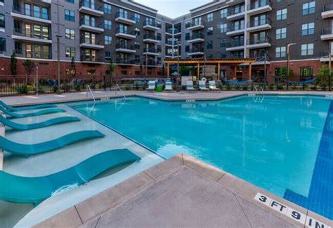 Foto del edificio - 6400 Blue Stone Rd