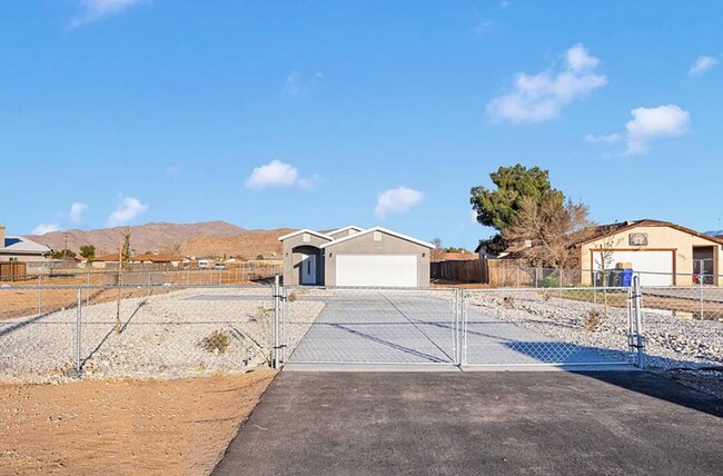 Foto del edificio - 3 BEDROOM - NEW CONSTRUCTION