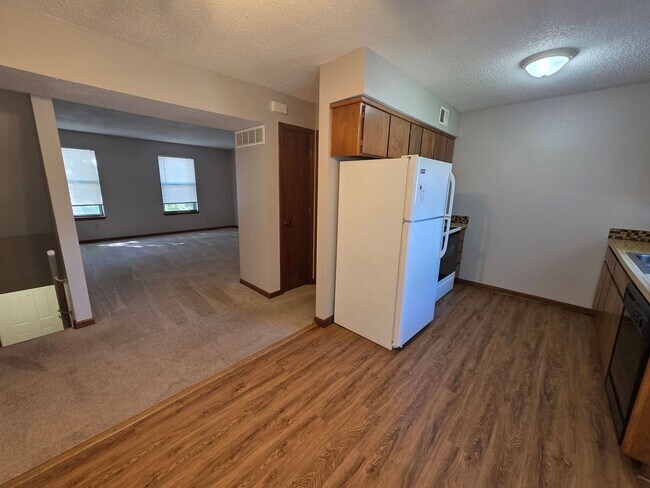 Foto del edificio - Spacious 2BR/1.5BA Quadplex