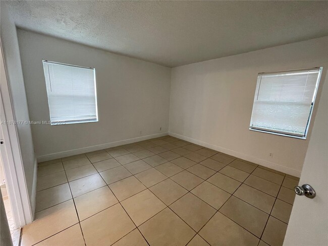 Building Photo - 2390 Coral Springs Dr