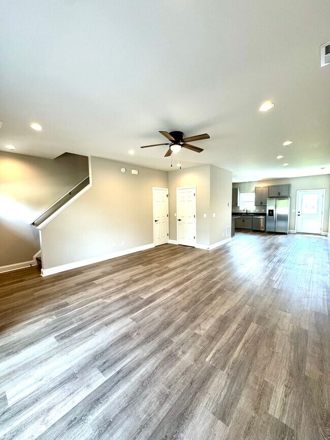 Foto del edificio - Like New 3 Bed, 2.5 Bath Townhouse